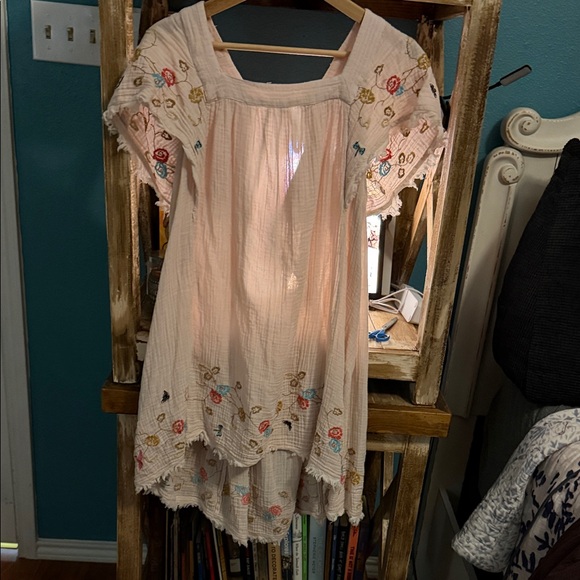 Anthropologie Tops - Anthropologie dusty Pink Blouse with Colorful Embroidery